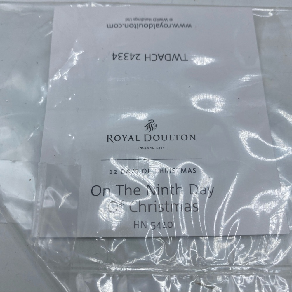 Royal Doulton Signed The Twelve Days Of Christmas Figurine ON THE 9th DAY Englan - Picture 6 of 7